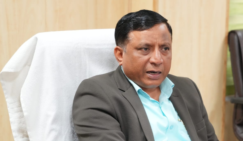 Additional Secretary of the Chief Minister reached the office on a bicycle, the effect of PM Modi's appeal